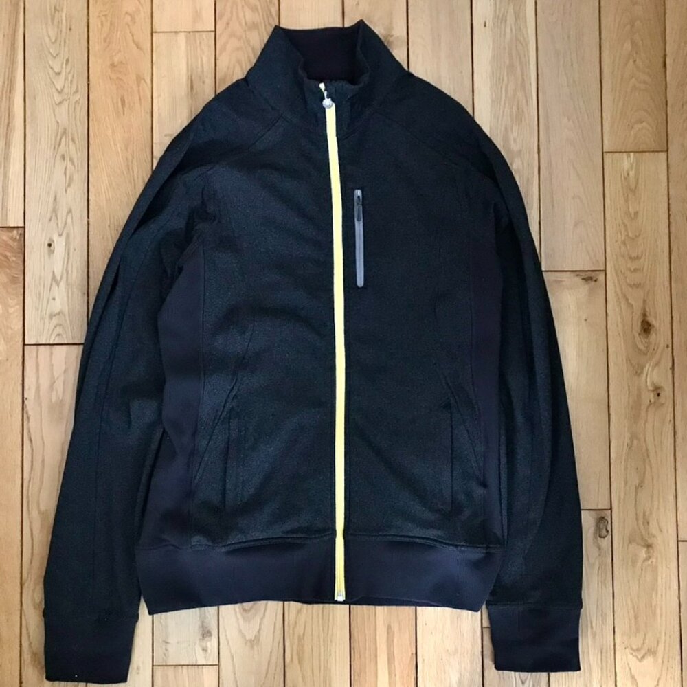 Lululemon full zip Sweater Men's Small Gray Outdoor Running Workout Outdoor